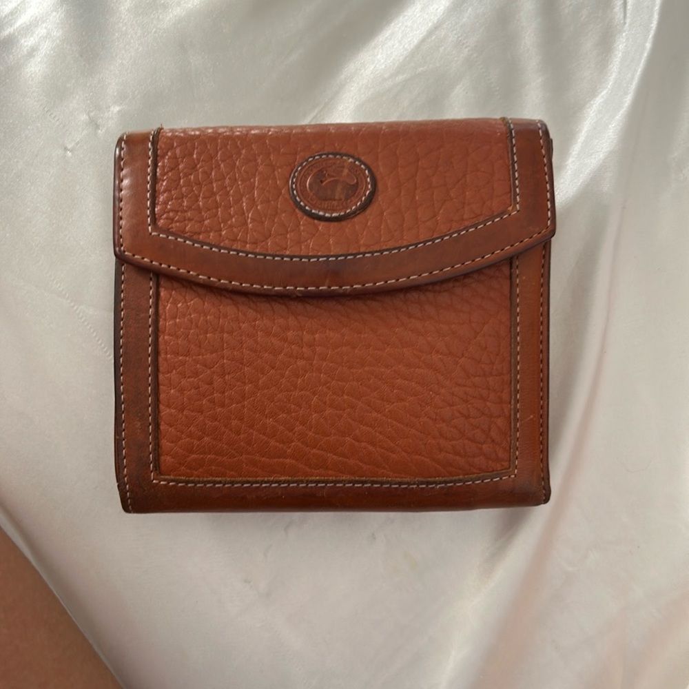 Dooney & Bourke Vintage Leather Taupe British Tan Card Wallet Kiss Lock